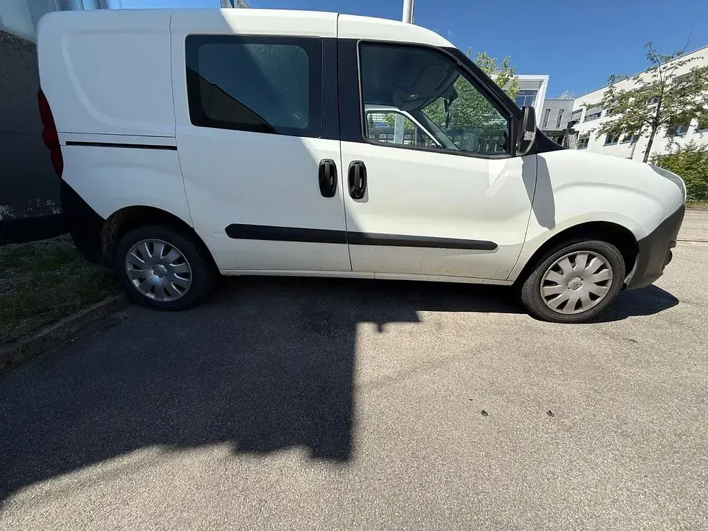 Gebraucht Opel Combo Selection 95 PS (69 kW) 2017 Weiß Van / Kleinbus