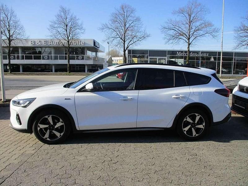 Gebraucht Ford Focus Style 125 PS (91 kW) 2022 Weiß Kombi