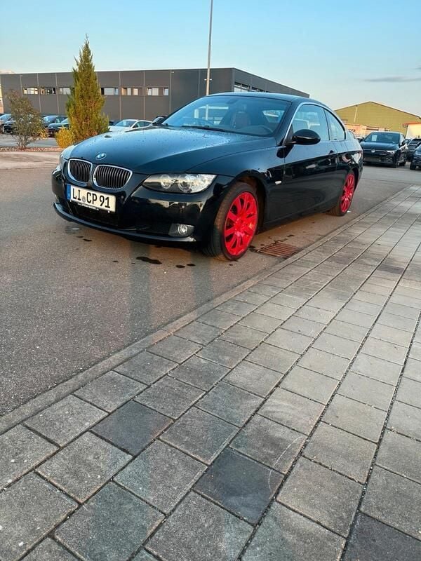 Schwarz Gebraucht 2007 BMW 330 Coupé | 7.500 € (Guter Preis) - Bild 1/4