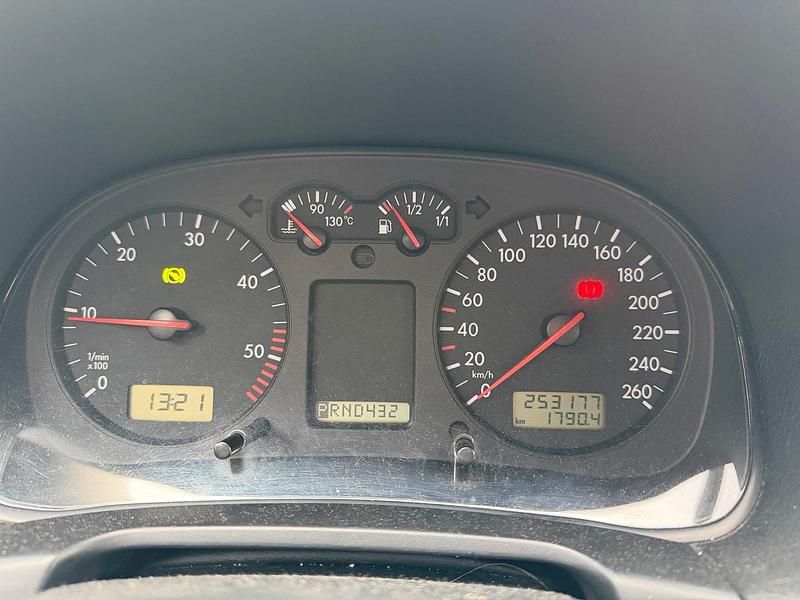 Gebraucht VW Golf IV 100 PS (73 kW) 2003 Silber Kombi