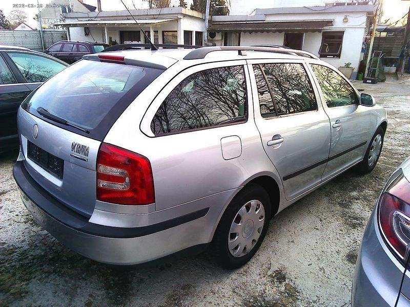 Gebraucht Skoda Octavia Tour 101 PS (74 kW) 2008 Silber Kombi