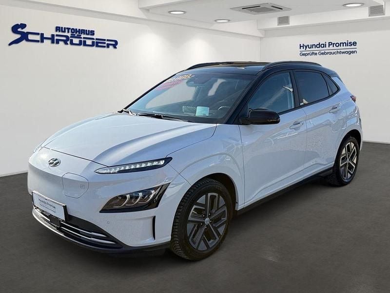 Weiss Gebraucht 2021 Hyundai Kona Prime SUV | 21.790 € (Fairer Preis) - Bild 1/4