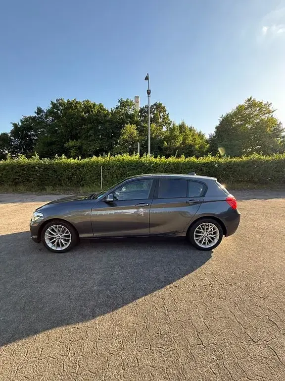 Gebraucht BMW 120 Advantage 184 PS (135 kW) 2018 Grau Limousine
