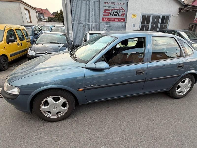Gebraucht Opel Vectra 101 PS (74 kW) 1998 Silber Limousine