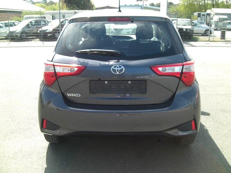 Gebraucht Toyota Yaris Comfort 69 PS (50 kW) 2017 Grau Kleinwagen