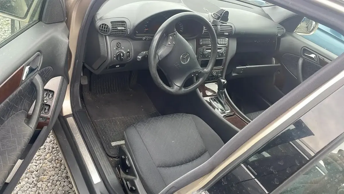 Gebraucht Mercedes C200 163 PS (119 kW) 2002 Silber Limousine