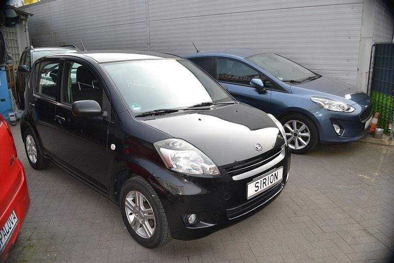 Gebraucht Daihatsu Sirion 69 PS (50 kW) 2011 Schwarz Kleinwagen