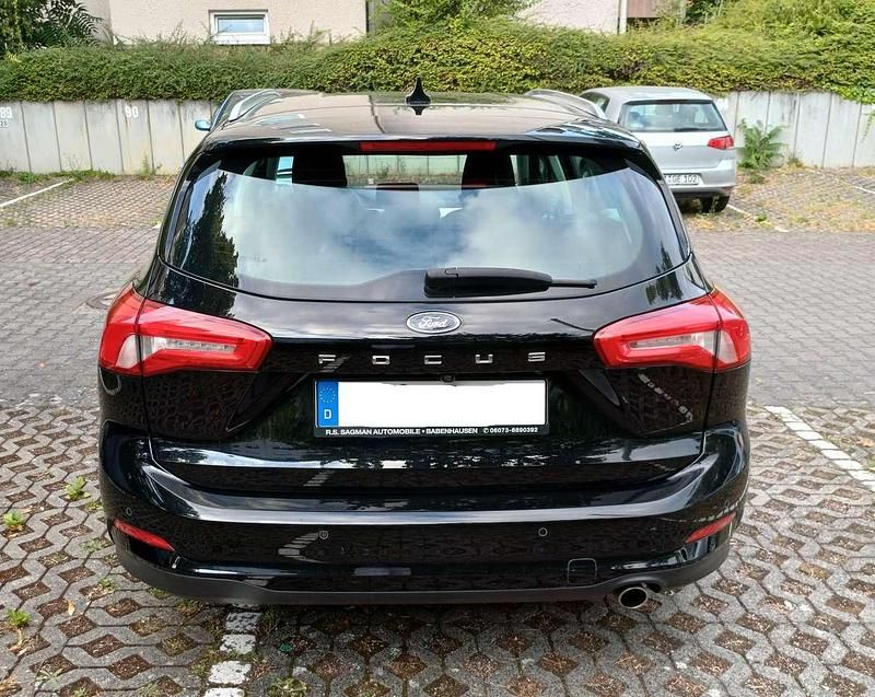 Gebraucht Ford Focus Titanium 120 PS (88 kW) 2020 Schwarz Kombi