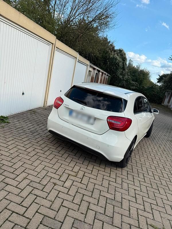 Gebraucht Mercedes A200 156 PS (114 kW) 2012 Weiß Limousine