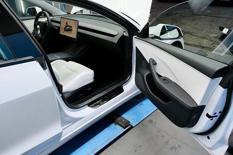 Gebraucht Tesla Model 3 Performance 338 kW (460 PS) 2024 Weiß Limousine