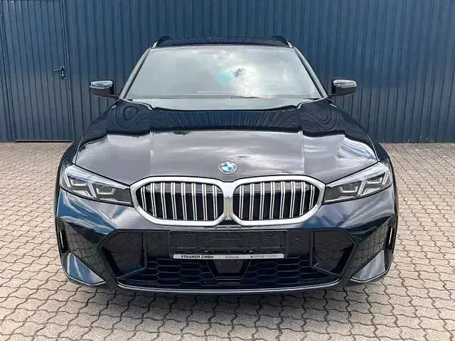 Gebraucht BMW 330 M Sport 245 PS (180 kW) 2025 Schwarz Kombi
