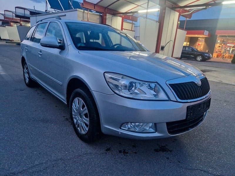 Gebraucht Skoda Octavia 105 PS (77 kW) 2009 Grau Kombi