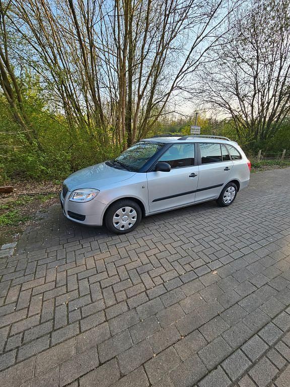 Silber Gebraucht 2009 Skoda Fabia Classic Kombi | 5.300 € (Teuer) - Bild 1/4