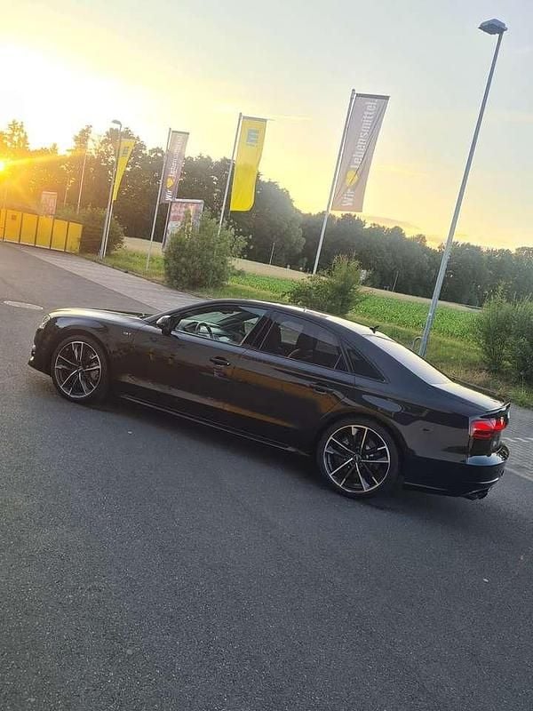 Schwarz Gebraucht 2017 Audi S8 plus Comfort Limousine | 45.990 € (Superpreis) - Bild 1/4