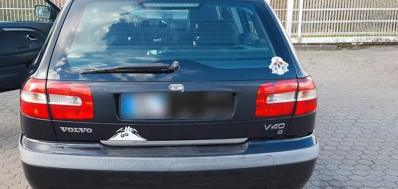 Gebraucht Volvo V40 118 PS (86 kW) 2002 Schwarz Kombi