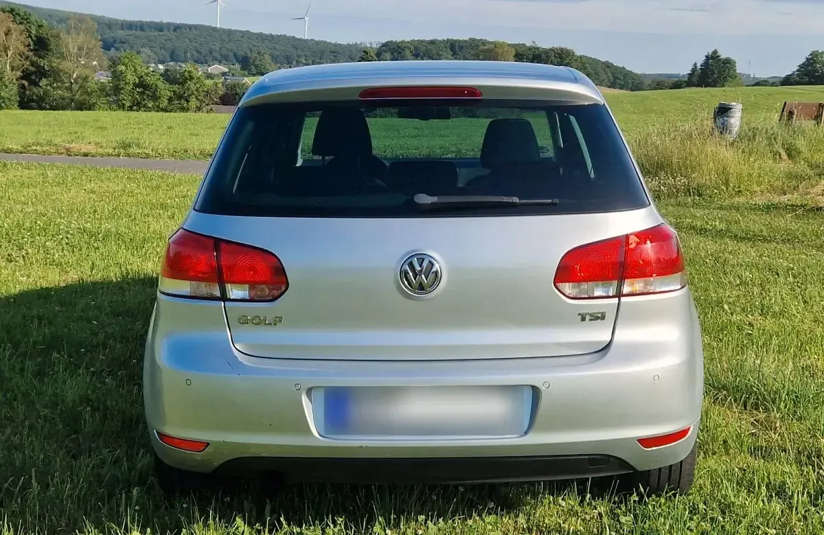 Gebraucht VW Golf VII Match 105 PS (77 kW) 2012 Silber Limousine