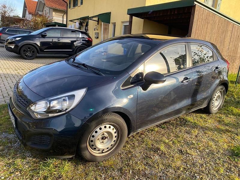 Gebraucht Kia Rio 86 PS (63 kW) 2014 Blau Limousine