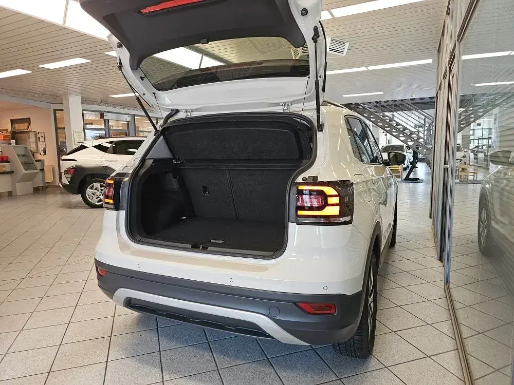 Gebraucht VW T-Cross Life 95 PS (69 kW) 2023 Grau SUV
