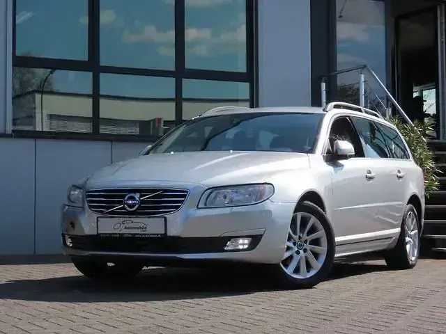 Używany Volvo V70 Standard 150 KM (110 kW) 2016 Srebrny Kombi