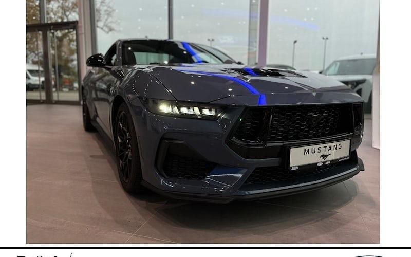 Grabber blue metallic Neu 2025 Ford Mustang GT Fastback Coupé | 59.990 € (Fairer Preis) - Bild 1/4