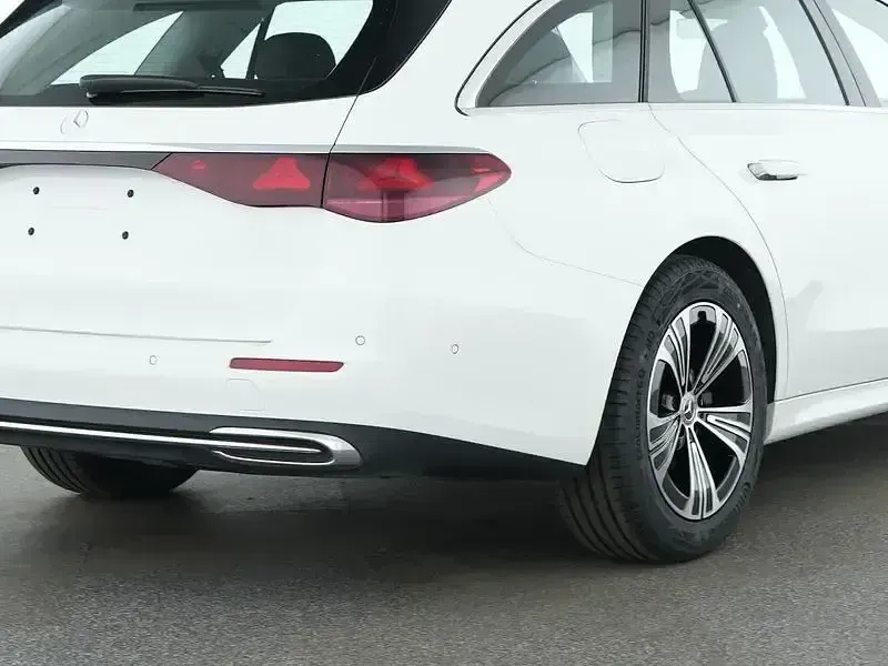 Gebraucht Mercedes E200 Avantgarde 204 PS (150 kW) 2025 Andere Limousine