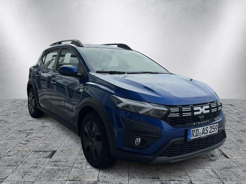 Gebraucht Dacia Sandero Expression 91 PS (66 kW) 2024 Blau Limousine