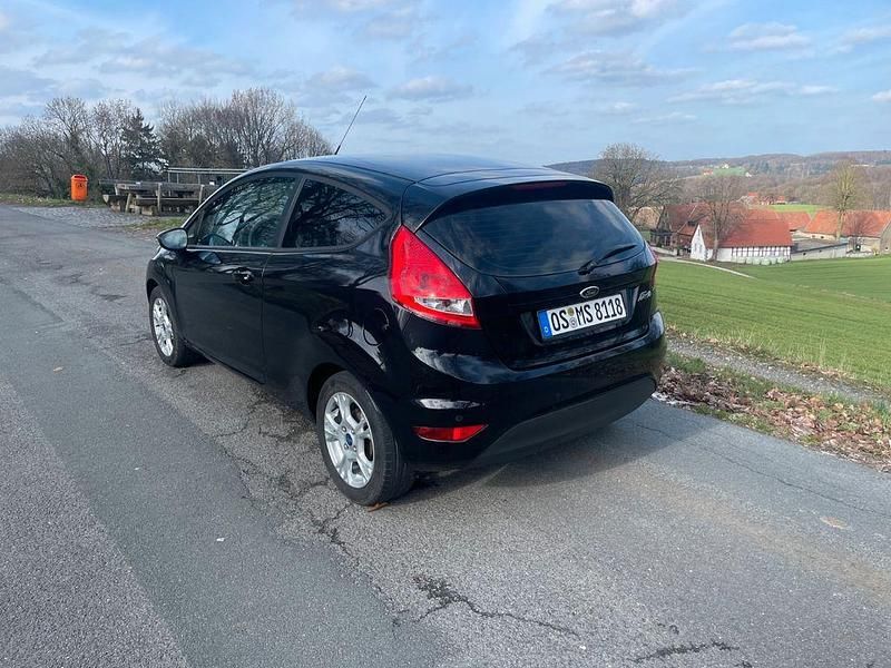 Gebraucht Ford Fiesta Trend 60 PS (44 kW) 2012 Schwarz Kleinwagen