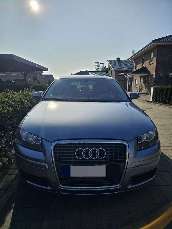 Grau Gebraucht 2005 Audi A3 Ambiente Kleinwagen | 4.000 € (Fairer Preis) - Bild 1/4