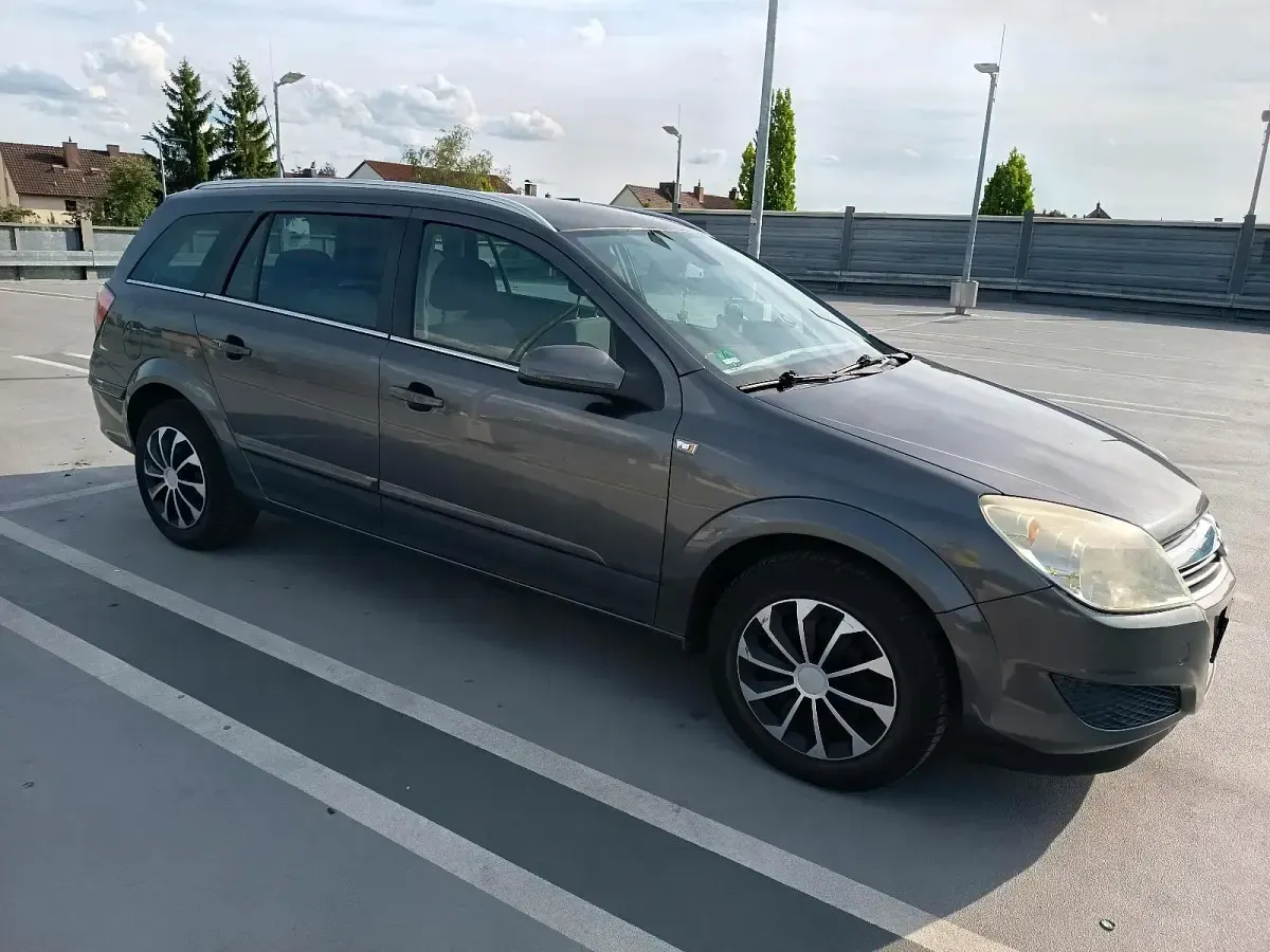 Gebraucht Opel Astra 116 PS (85 kW) 2008 Grau Kombi