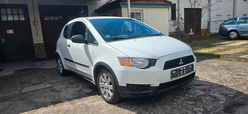 Gebraucht Mitsubishi Colt 75 PS (55 kW) 2011 Weiß Kleinwagen
