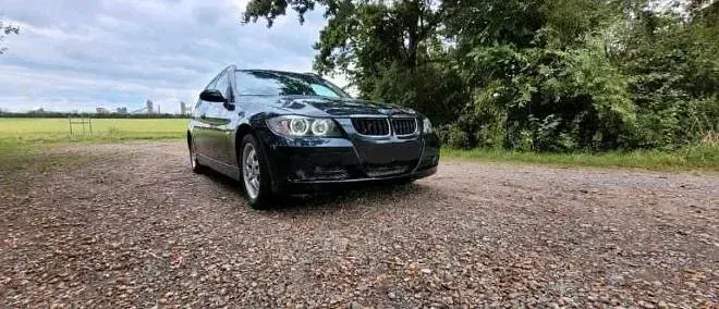 Gebraucht BMW 318 Basis 129 PS (94 kW) 2006 Schwarz Kombi