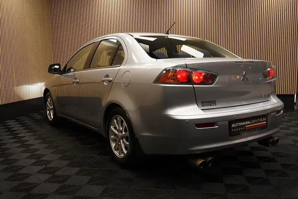 Gebraucht Mitsubishi Lancer 117 PS (86 kW) 2012 Silber Limousine