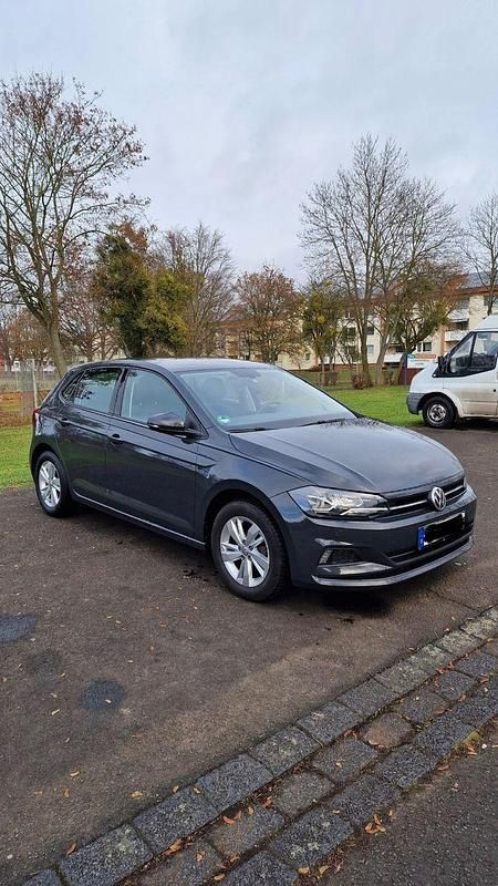 Grau Gebraucht 2019 VW Polo Comfortline Kleinwagen | 9.990 € (Fairer Preis) - Bild 1/4