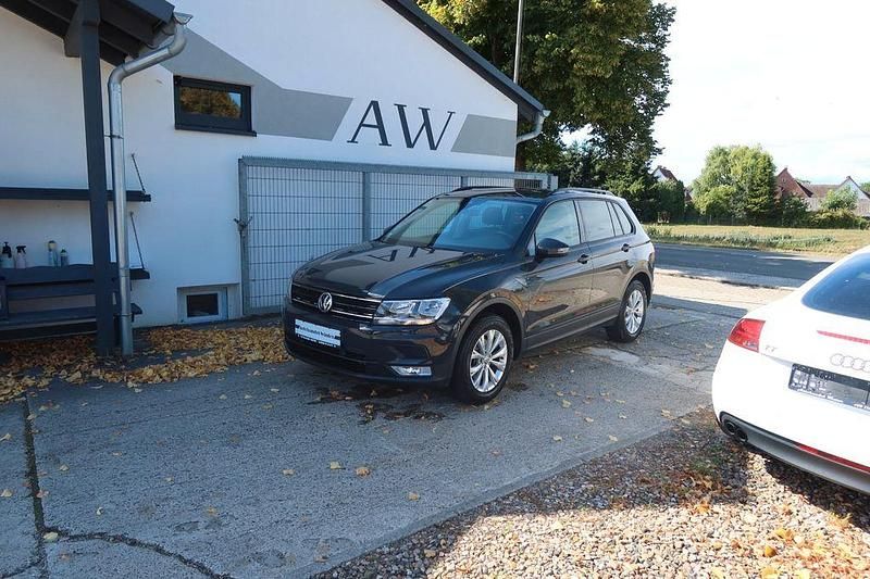 Grau Gebraucht 2017 VW Tiguan Trendline SUV | 19.999 € (Guter Preis) - Bild 1/4