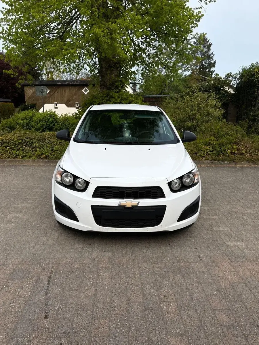 Używany Chevrolet Aveo 69 KM (50 kW) 2012 Biały Hatchback