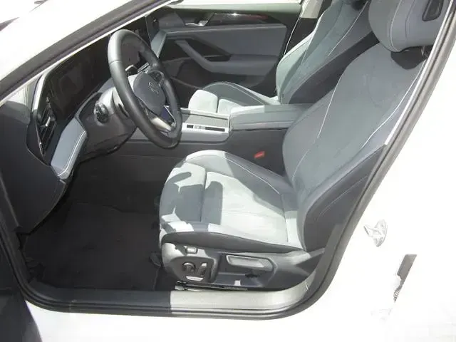 Gebraucht VW Passat Business 150 PS (110 kW) 2024 Weiß Kombi