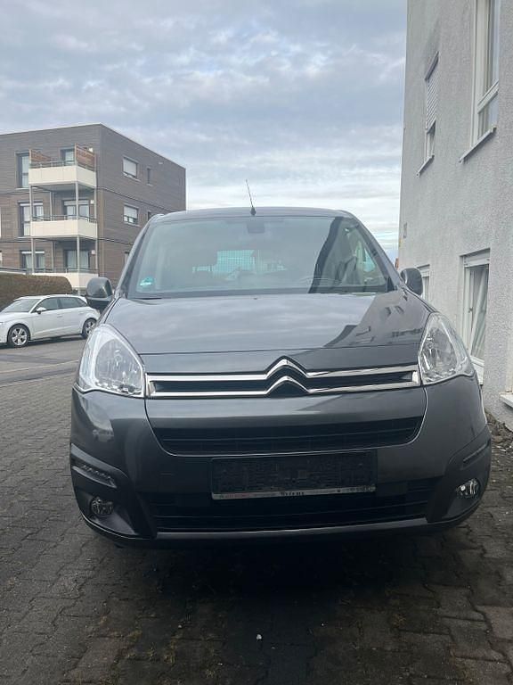 Grau Gebraucht 2016 Citroën Berlingo SELECTION Van / Kleinbus | 4.150 € (Guter Preis) - Bild 1/4