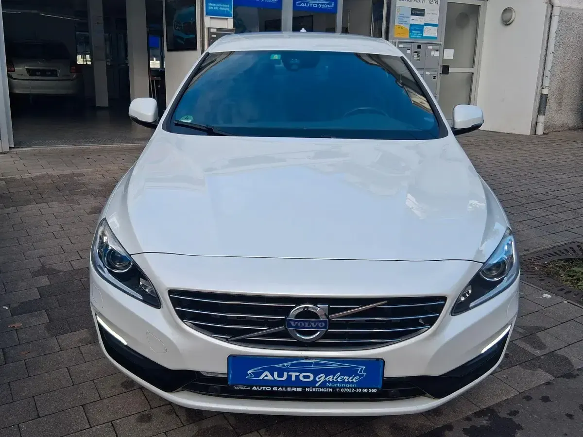 Gebraucht Volvo S60 Linje Svart 190 PS (139 kW) 2018 Weiß Limousine