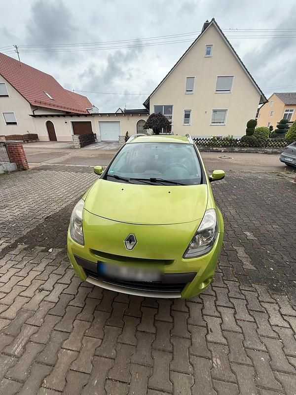 Grün Gebraucht 2009 Renault Clio GrandTour Kombi | 1.900 € - Bild 1/4
