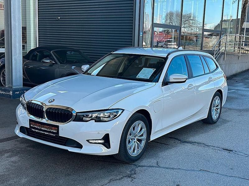 Gebraucht BMW 320e Advantage 163 PS (119 kW) 2021 Weiß Kombi