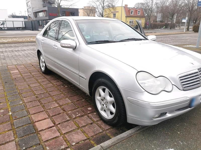 Gebraucht Mercedes C180 140 PS (102 kW) 2003 Silber Limousine
