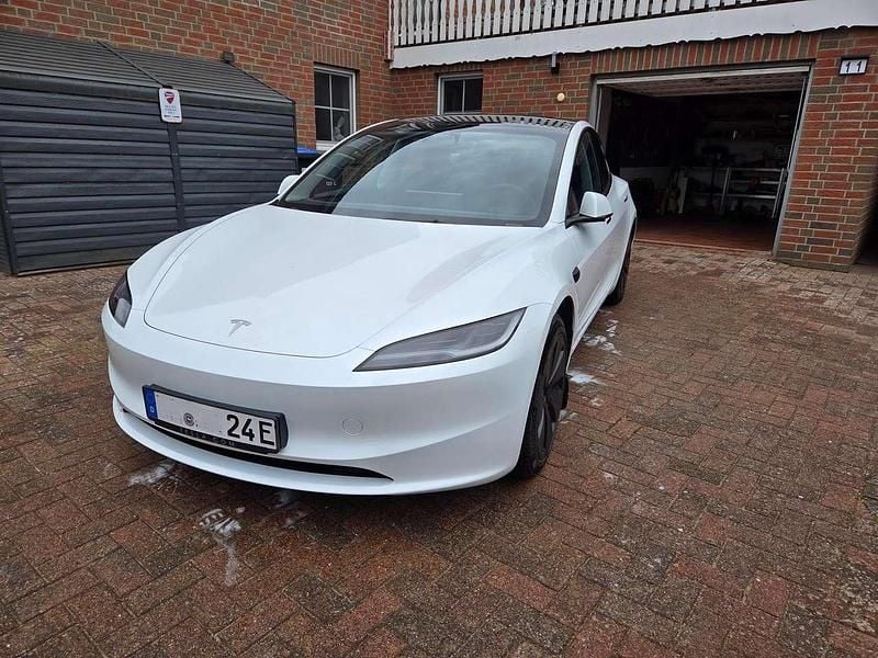 Gebraucht Tesla Model 3 Standard Range 208 kW (283 PS) 2024 Weiß Limousine