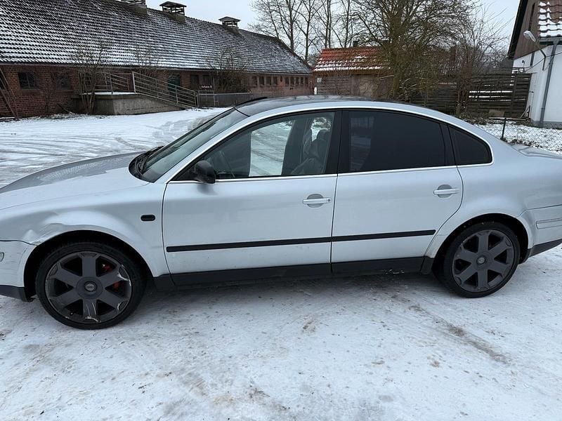 Gebraucht VW Passat 115 PS (84 kW) 2001 Grau Limousine