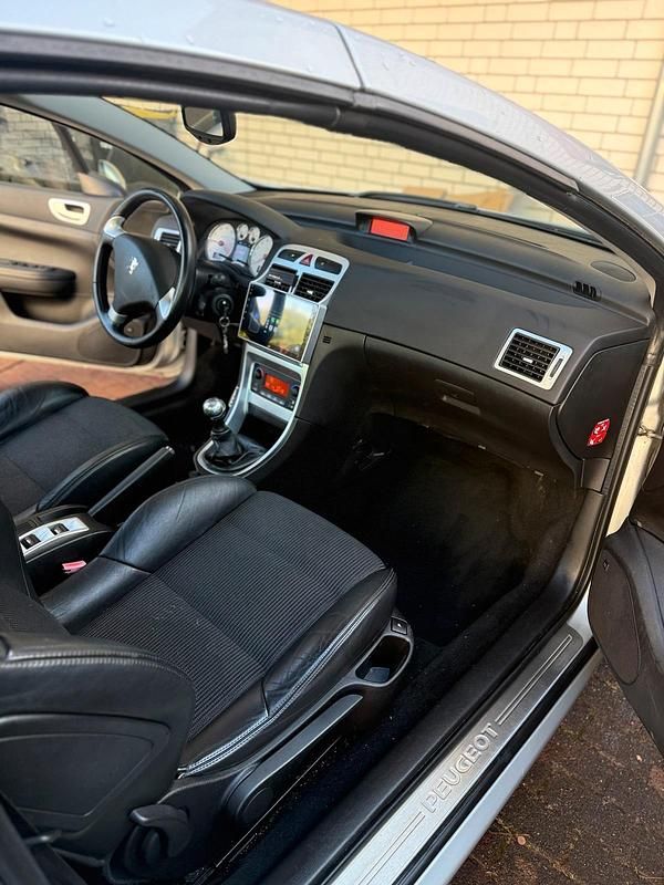 Gebraucht Peugeot 307 CC 140 PS (102 kW) 2008 Silber Cabrio