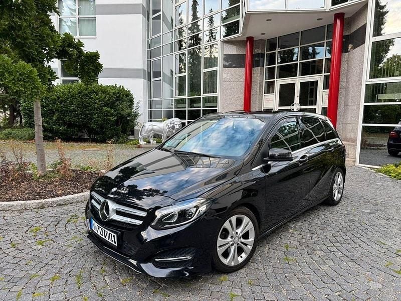 Schwarz Gebraucht 2017 Mercedes B220 AMG Van / Kleinbus | 8.999 € (Superpreis) - Bild 1/4