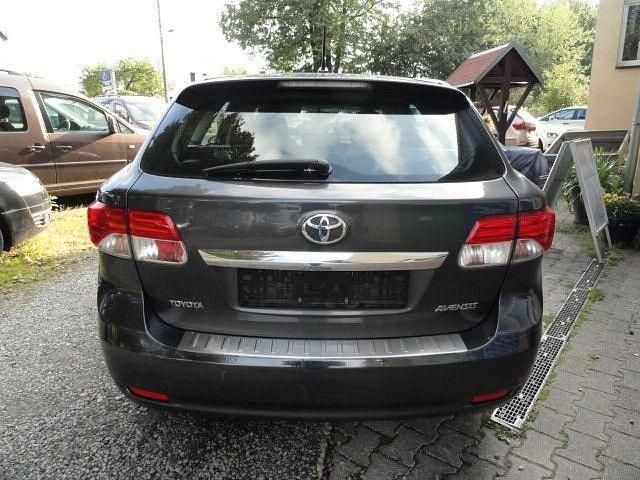 Gebraucht Toyota Avensis 132 PS (97 kW) 2015 Grau Kombi