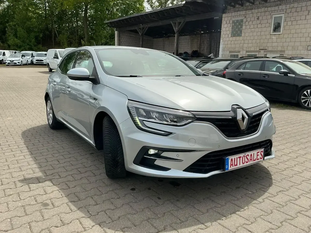 Gebraucht Renault Mégane IV Business 116 PS (85 kW) 2021 Silber Limousine