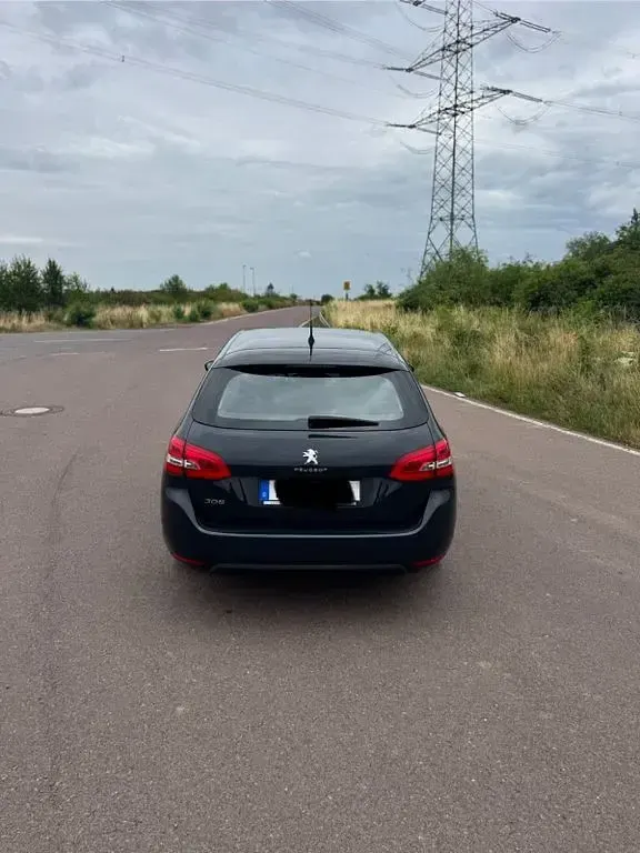 Gebraucht Peugeot 308 Allure 131 PS (96 kW) 2018 Grau Kombi