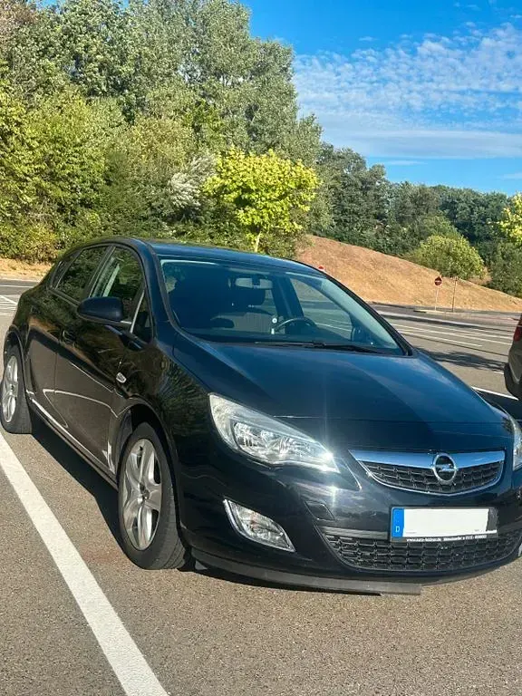 Gebraucht Opel Astra Design Edition 116 PS (85 kW) 2011 Schwarz Limousine