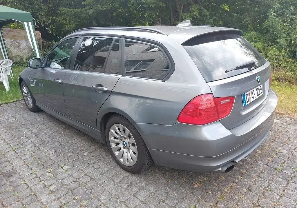 Gebraucht BMW 320 170 PS (125 kW) 2010 Grau Kombi